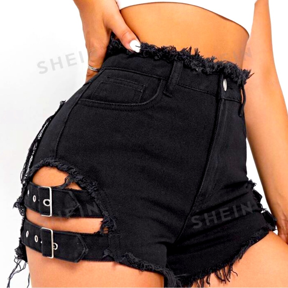 🖤NWOT! 🖤 SHEIN Women’s Black Denim Shorts with Strap Detail-W/L (8-10)
